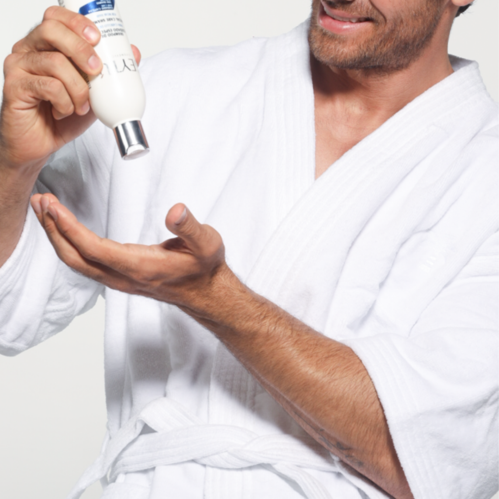 Shampoo de Cuidado Especial para Cabello Débil 300ml – Protección y fortalecimiento en cada lavado